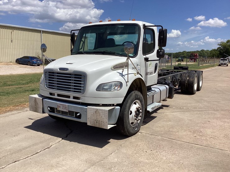 2014-freightliner-m2-image-1
