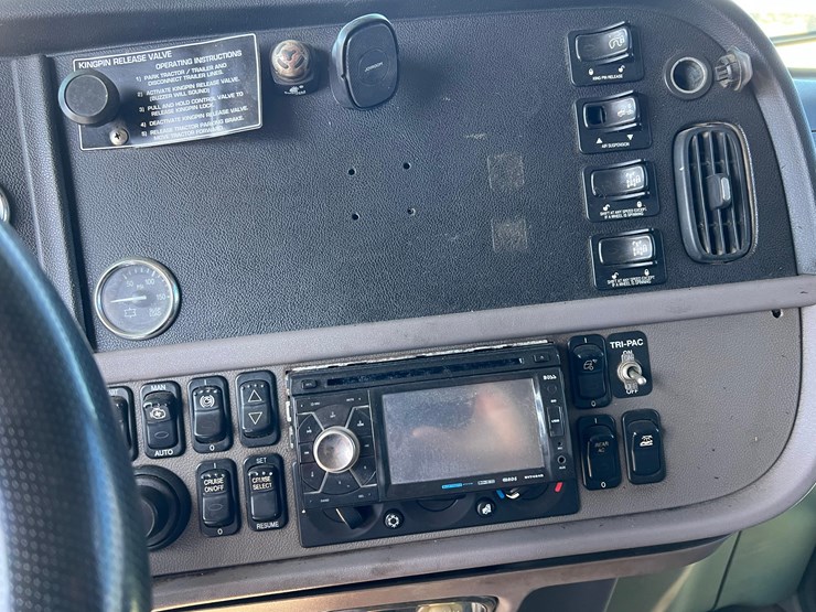 2011-peterbilt-386-image-54