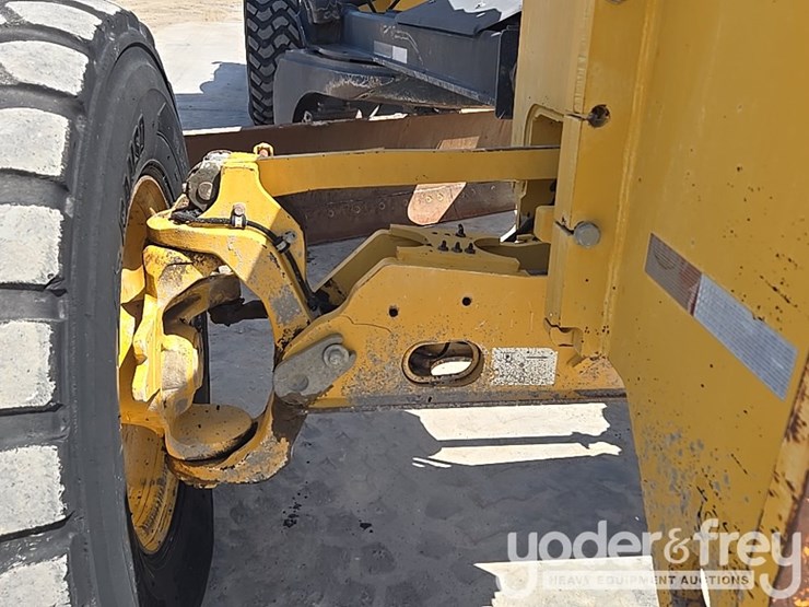 2012-deere-670gp-image-22