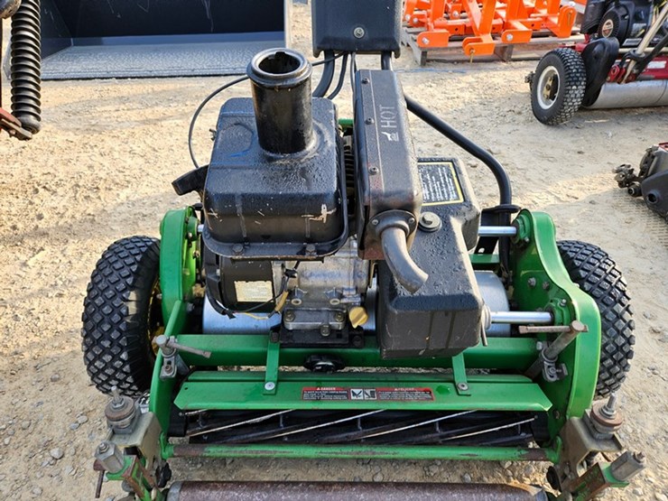john-deere-220-image-11