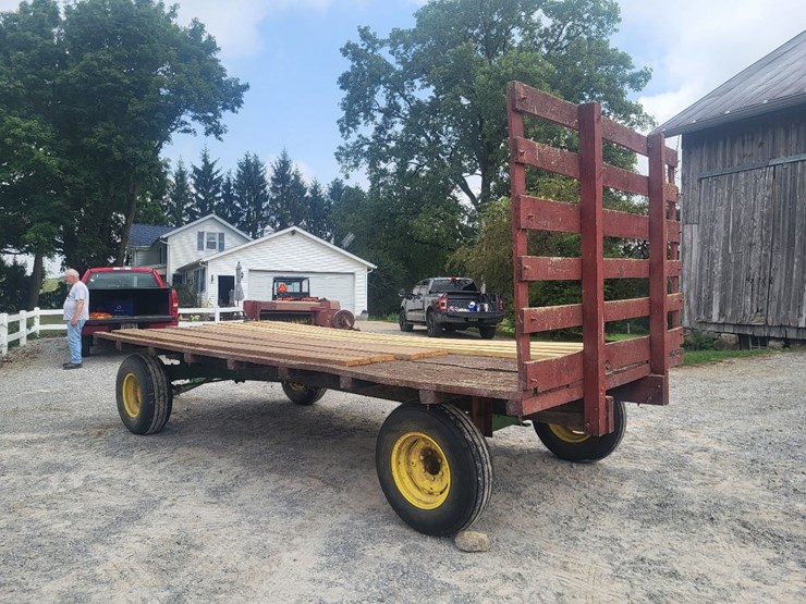 hay-wagon-w/running-gear-image-3