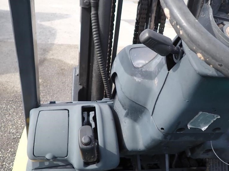 2008-komatsu-g25-forklift-image-19
