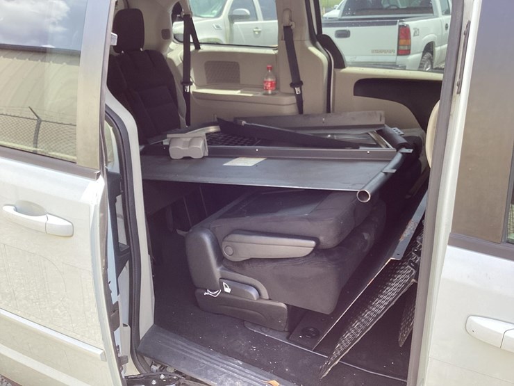 2014-dodge-grand-caravan-image-50