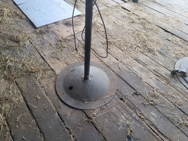(2)-32"-livestock-fans-w/stands-and-electric-motor-image-11
