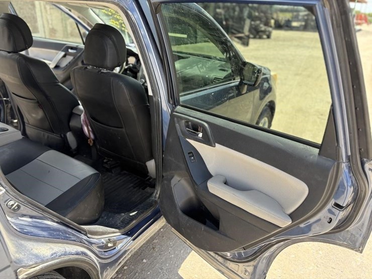 2014-subaru-forester-image-17