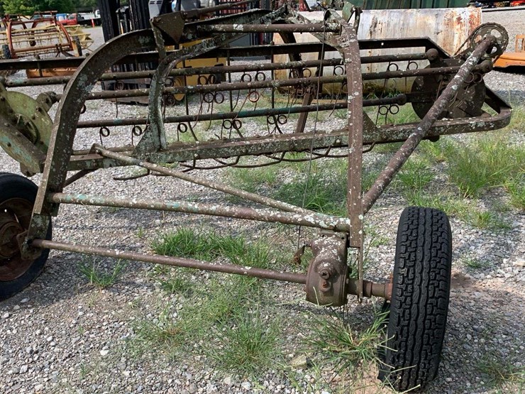 side-delivery-hay-rake-image-7