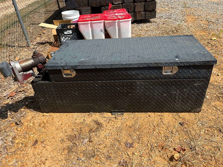 aux-fuel-tank-with-tool-box-on-top-image-2