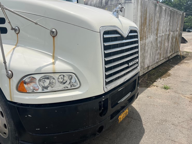 mack-cxu-tender-truck-image-2