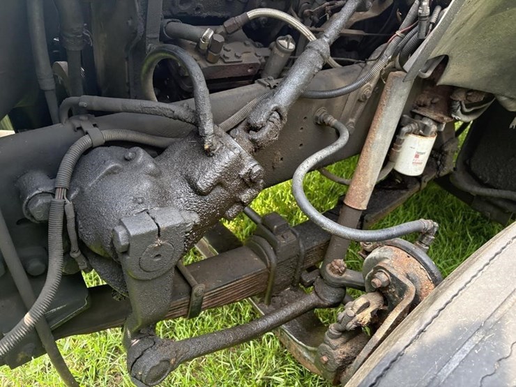1995-ford-8000-image-24