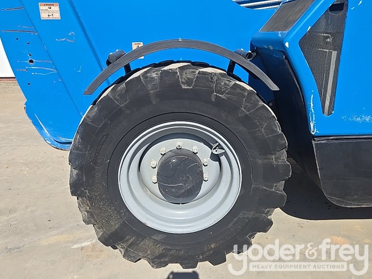 2019-genie-gth1544-image-12