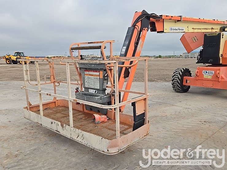 2016-jlg-800aj-image-27