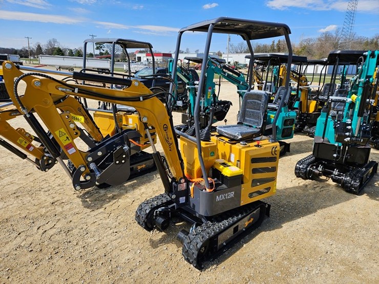 #217-•-2026-agt-mx12r-mini-excavator-image-1