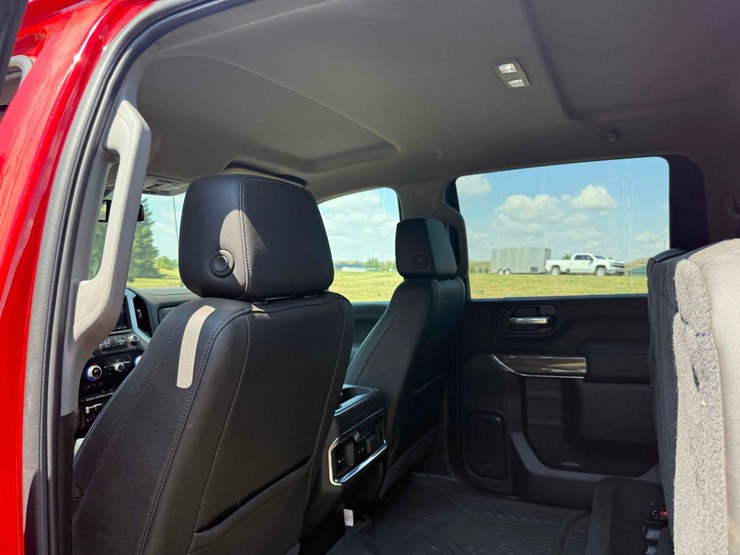 2022-chevrolet-3500-image-23