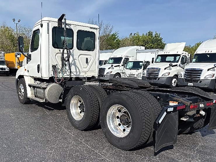 2019-freightliner-cascadia-125-image-2