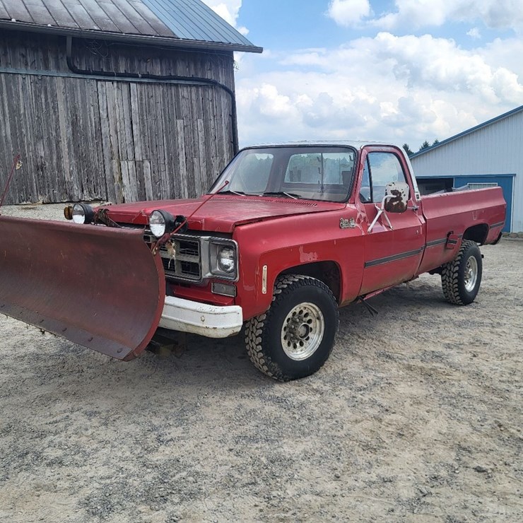 1978 Square Body Sierra Grande GMC 25 Truck w/Western Snow Blade