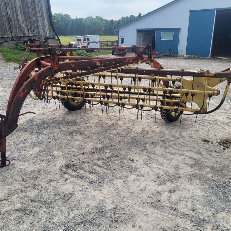 NEW HOLLAND 256