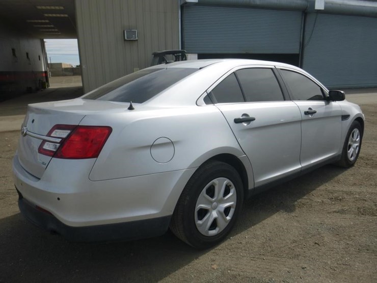 2015-ford-taurus-sedan-image-3