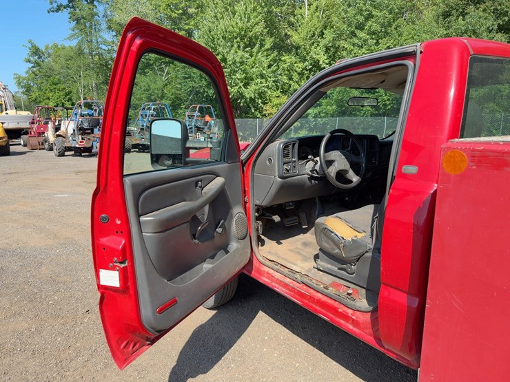 2005-chevrolet-3500-image-16