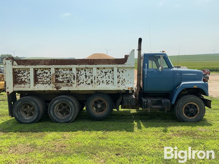 1975-international-f2070a-image-4