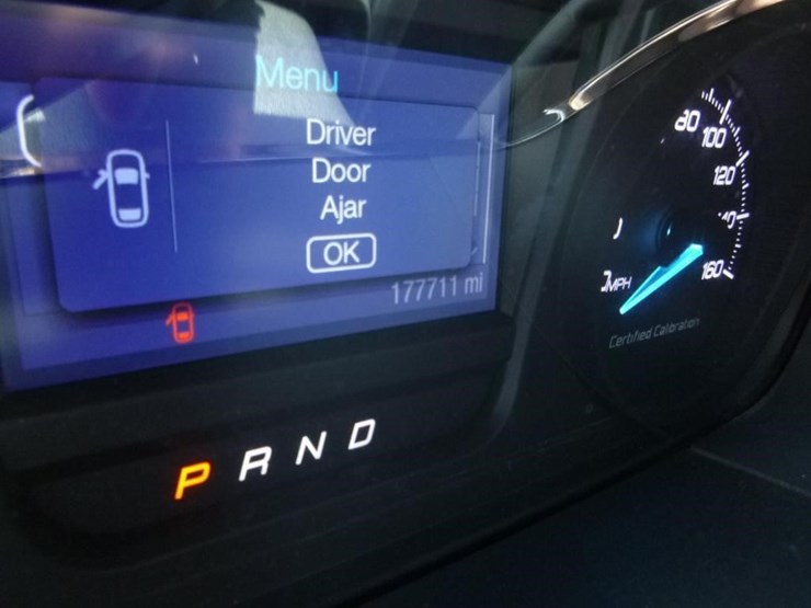 2015-ford-taurus-sedan-image-14