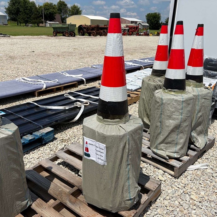 Safety Traffic Cones 15in x 27in 20/Pack