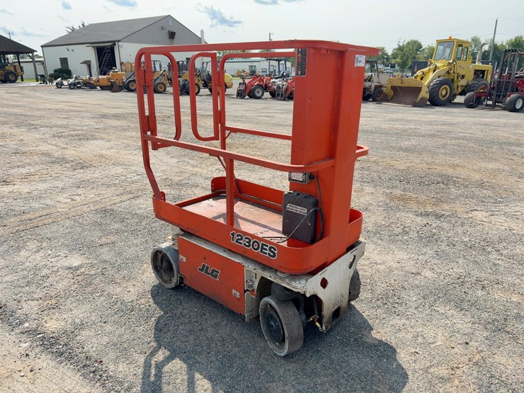 2007-jlg-1230es-image-4