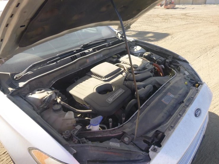 2016-ford-fusion-hybrid-sedan-image-25