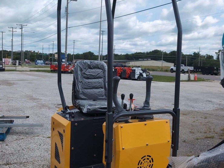 zjg-mini-excavator-zj-12-(yellow)-image-4