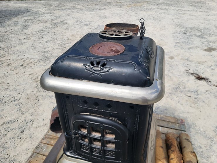 brilliant-the-wemble-co.--no-16-176-cast-wood-burning-stove-image-14