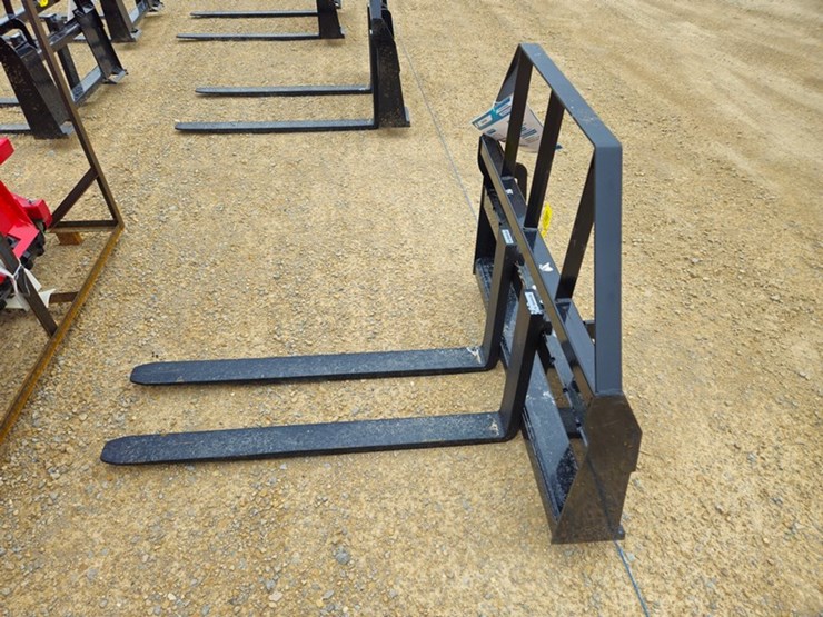 #213-•-2026-mower-king-sa-48"-pallet-fork-image-2