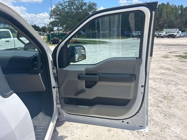 2017-ford-f150-image-16