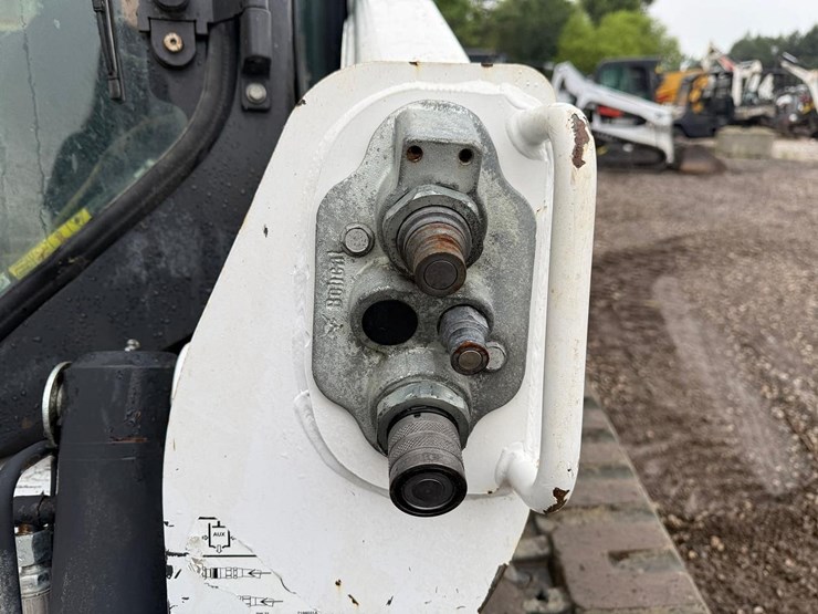 2023-bobcat-t770-image-11