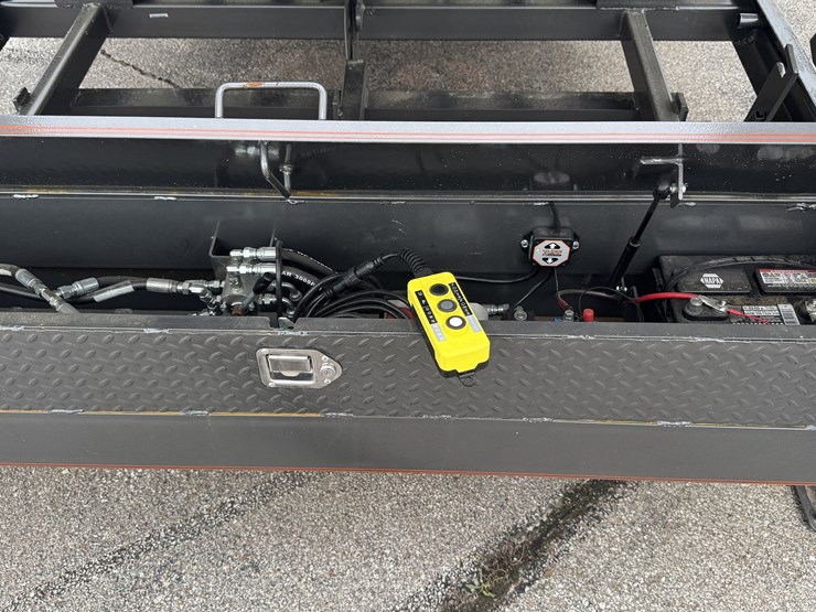 2026-bellwether-premier-8.5'x24'-hyd-tilt-gooseneck-trailer-image-13