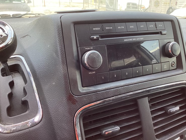 2014-dodge-grand-caravan-image-32
