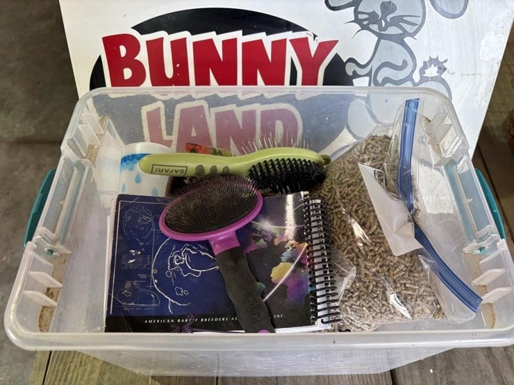 kaytee-rabbit-cage,-bunny-land-sign,-rabbit-food,-image-4