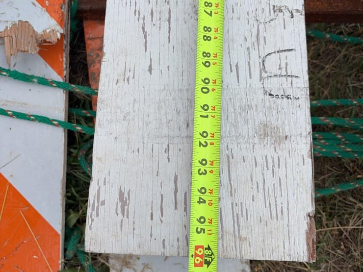 homemade-8’-construction-barricade-image-9