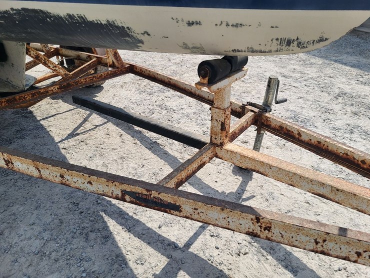 capri-sailboat-w/-single-axle-bumper-trailer-and-johnson-sailmaster-motor-image-40