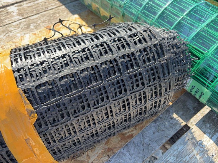 black-plastic-mesh-safety-fencing-roll-3.3ft-x-164ft-image-4