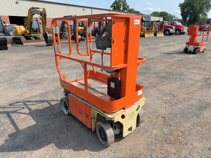 2013-jlg-1230es-image-4