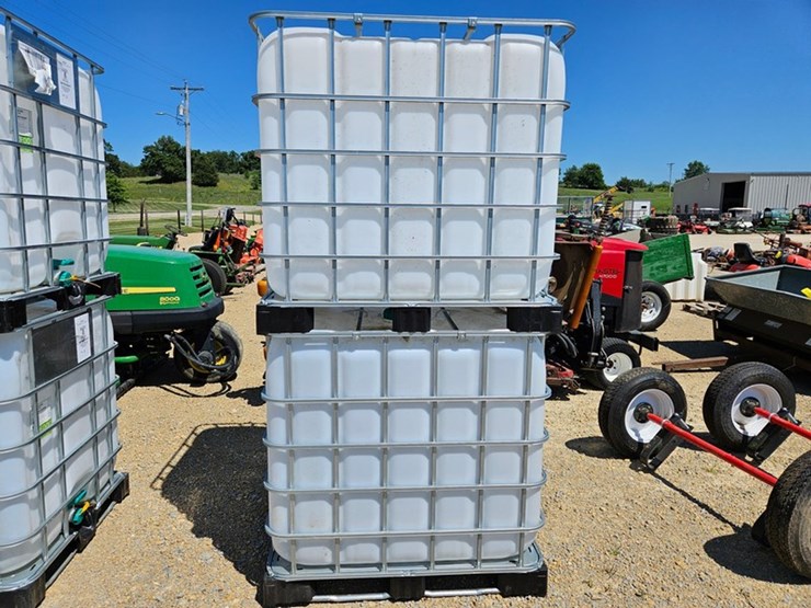 #203-•-2---food-grade-plastic-tanks-image-2