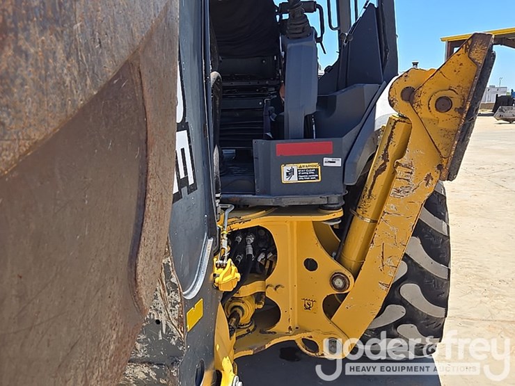 2019-deere-310sl-image-34