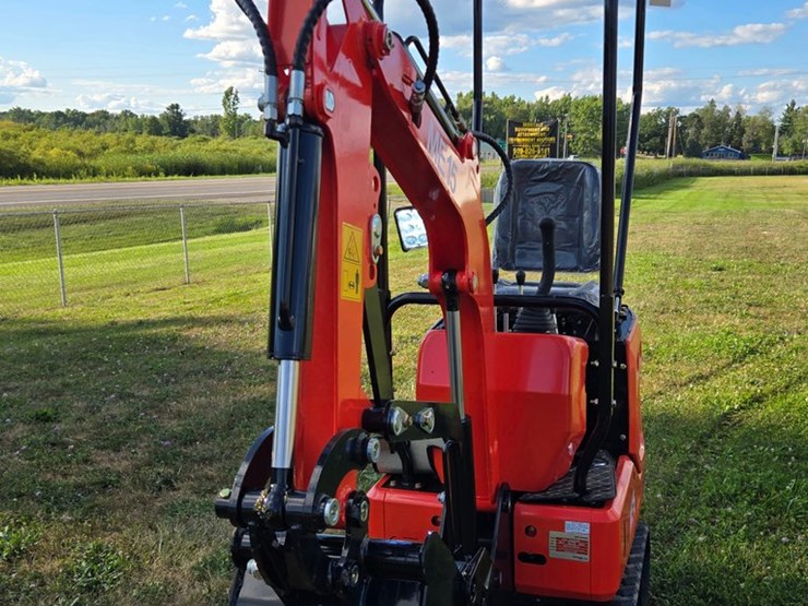 #2012-•-me15-mini-excavator-image-4