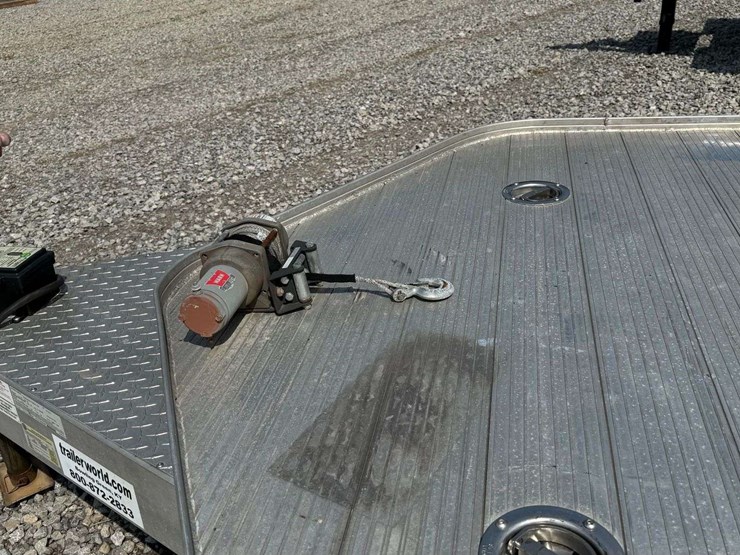 2016-sundowner-trailers-aluminum-car-hauler-image-13