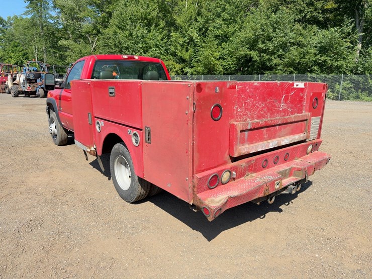 2005-chevrolet-3500-image-3