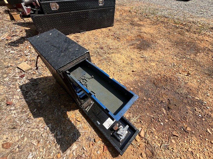 aux-fuel-tank-with-tool-box-on-top-image-8