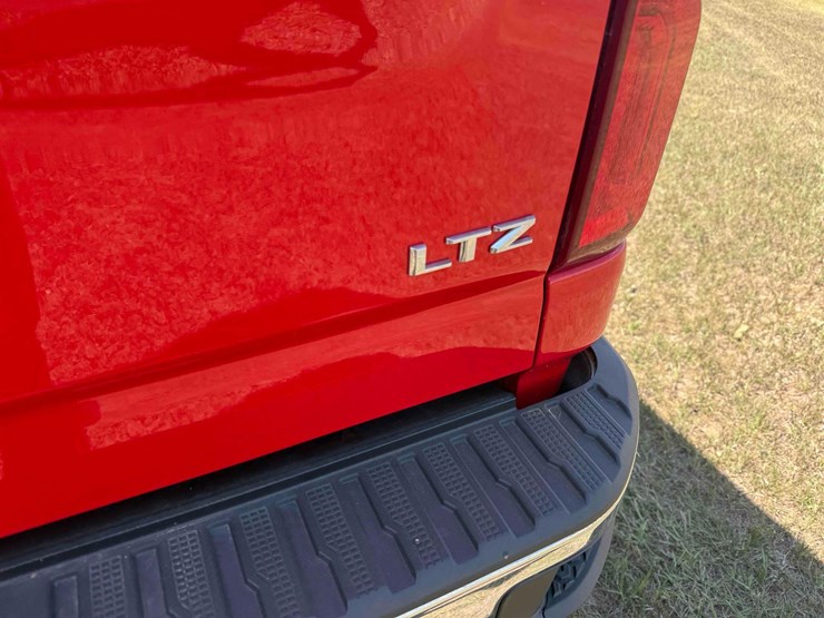 2022-chevrolet-3500-image-15