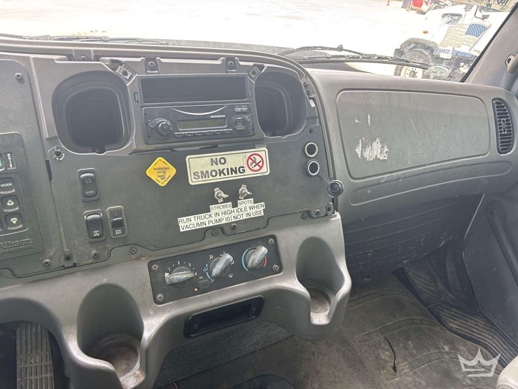 2015-freightliner-114sd-image-15