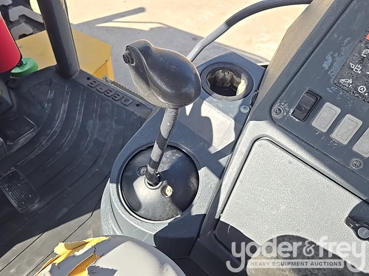 2019-deere-310sl-image-56
