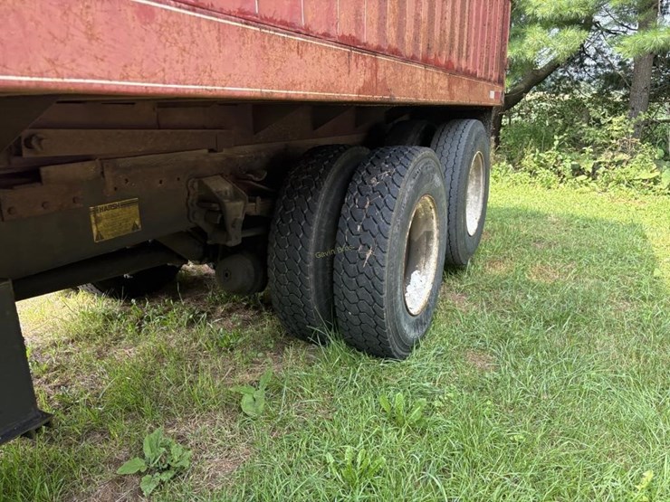 1995-ford-8000-image-12