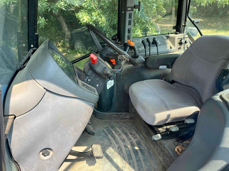 2006-new-holland-tm155-image-35
